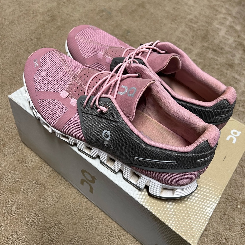 On Cloud Running Shoe Women’s 8.5